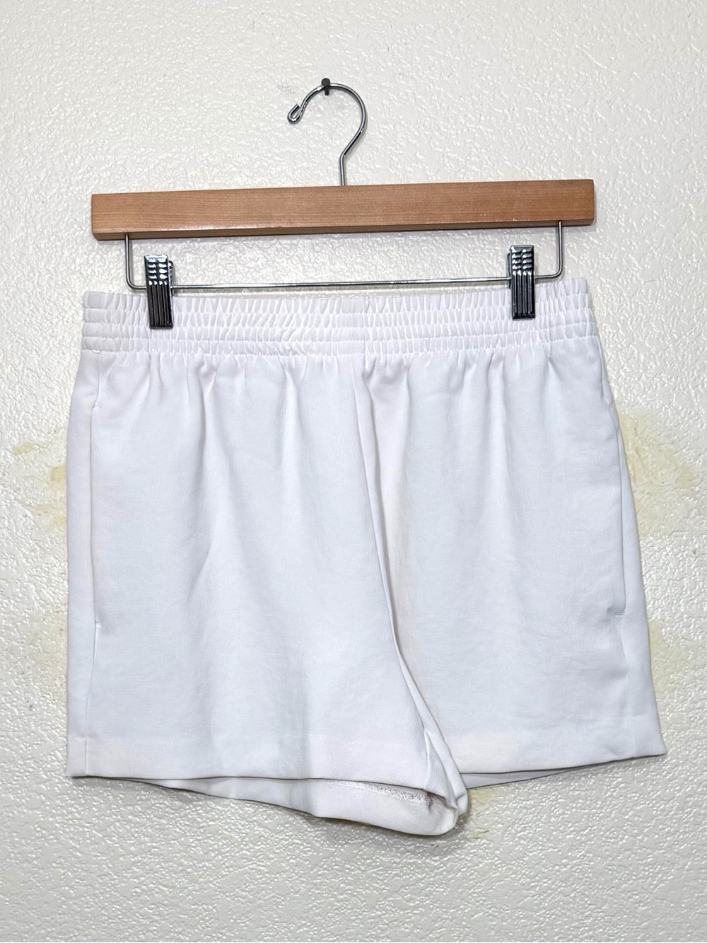 Aritzia Wilfred High Rise White Casual Shorts size M